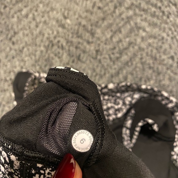 Lululemon sports bra - Picture 3 of 3